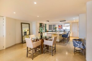 Perfect stay in an excellent unit, unbelievable pool.-Dick B. 
