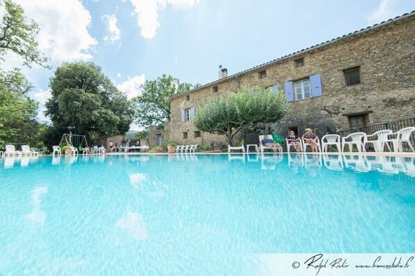 côté piscine, votre coin de paradis