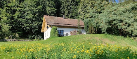 Altes Forsthaus - urige Doppelhaushälfte direkt am Wald