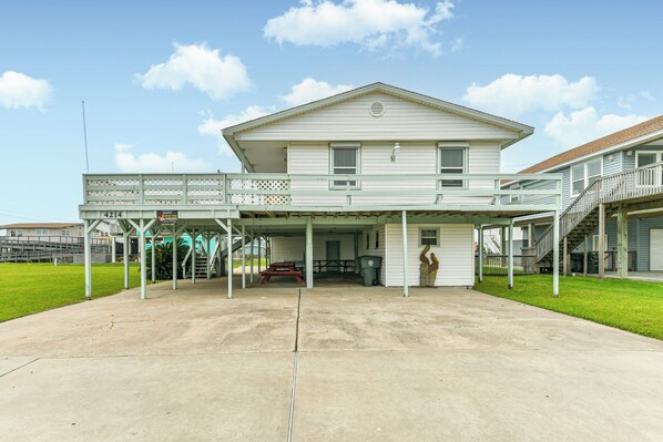 WELCOME TO SUNTIME IN SEA ISLE! THERE'S PLENTY OF PARKING SPACE FOR YOUR FAMILY