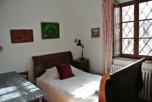 Santa Caterina, one of the single rooms with vaulted ceilings