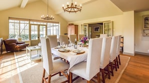 Dining Area, Grindstone Mill, Bolthole Retreats