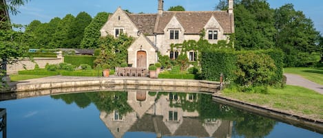 Front view with mill course, Grindstone Mill, Bolthole Retreats