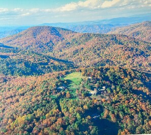 Fall colors at Huckleberry Heaven in the open field area.