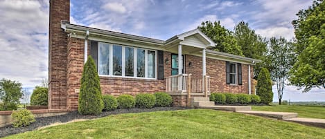 This vacation rental is surrounded by wide-open spaces and lush landscaping.