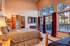 Second upper level master bedroom with access to the hot tub