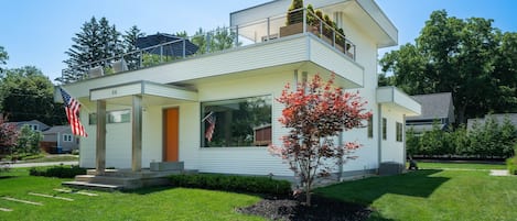 Front view of Douglas Modern Villa