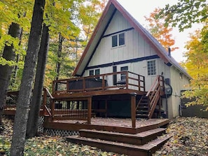 Large Back deck - New pic coming of NEW hot tub and seating.