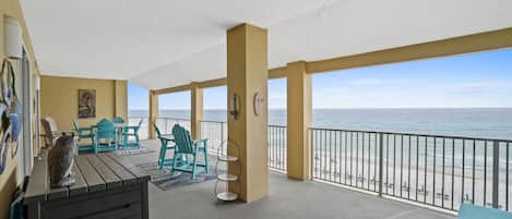 15 x 45 ft Balcony-Dual Masters Ocean Front