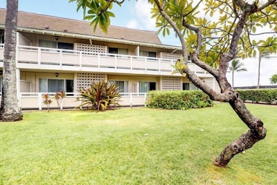Get Ready For Adventures! Two Lovely Suites for 12 Guests, Pool, Close to Beach