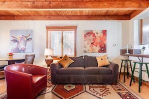 Living Room, Room, Indoors, Furniture, Couch