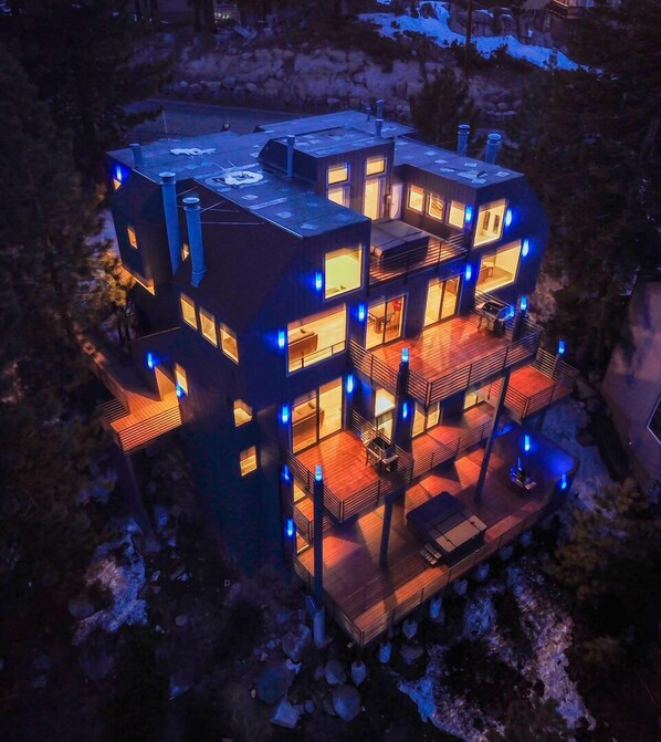 Above it all this VIP Blue Diamond  Mega Lodge is The Largest estate in Lake Tahoe Mega Game room  this VIP Blue Diamond  Mega Lodge  has it all a Hot Tub amazing View above it all and Community Pool and the Game and entertainment room