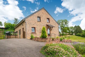 Außenseite Ferienhaus [Sommer]