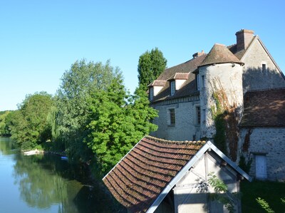 Le prieuré vu depuis la Seine