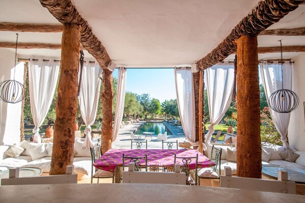 Outdoor dining