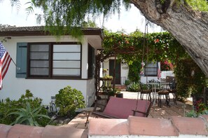 Street View with front eye-level wall for privacy