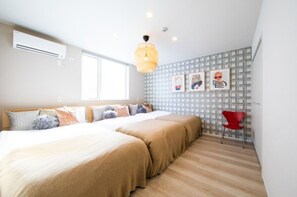 [Room B] Spacious bedroom. *Cushion is an image.