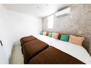 [Room C] Spacious bedroom. *Cushion is an image.