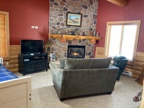 Sitting area with gas fireplace 