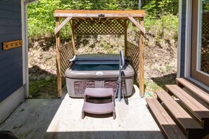 Outdoor Hot Tub - Covered hot tub