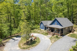 Exterior - Entrance to the cabin with a circle driveway.