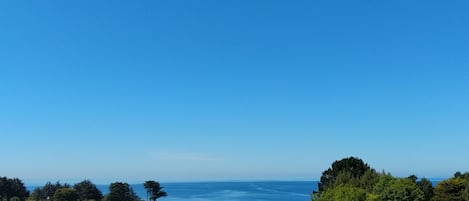 Vue mer depuis Vélux de la chambre mezzanine.