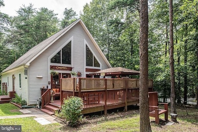 Cute, charming cottage on Lake Anna's public side