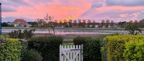 Vue du jardin sur la Dives
