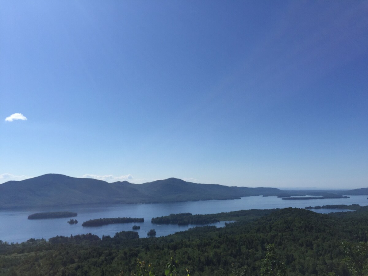 Walking distance to downtown Lake George Village, beaches and restaurants