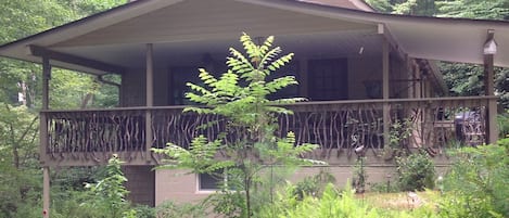 Side of home showing all three levels 