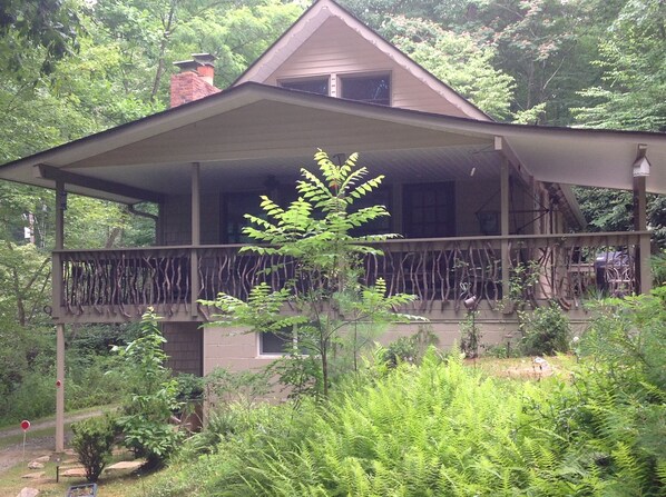 Side of home showing all three levels 