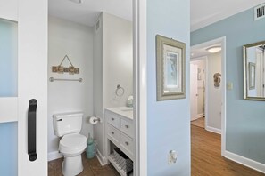 Full Bathroom in Primary Bedroom