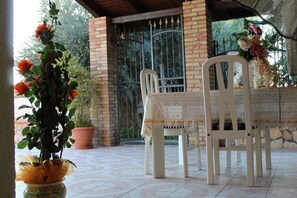 Outdoor dining