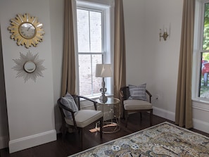 Living room accent chairs and end table