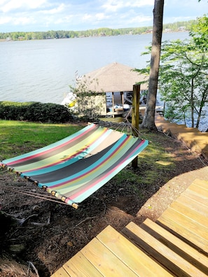 Relex on the hammock 🧘‍♀️🧘‍♀️