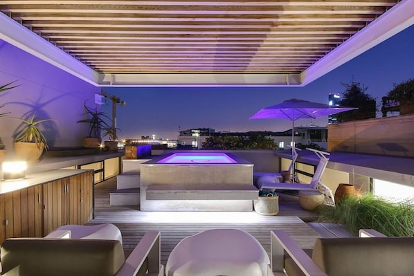 Gorgeous pool deck