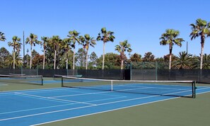 06 Onsite Tennis Courts.JPG