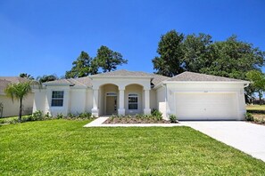 01_Front_of_Home_0921.jpg