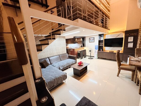 Ambiance
Inside the Loft