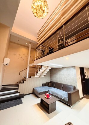 Spacious loft condo