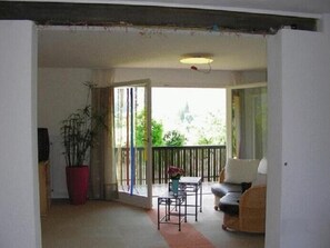 geräumige Ferienwohnung mit Bergblick bis 4 Personen, 81 qm, 1 Schlafzimmer-Wohnraum - Balkontür