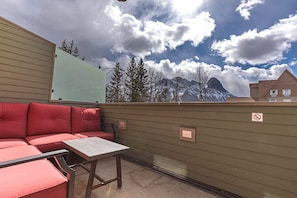 180° Mountain Views from this spacious deck