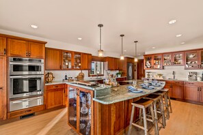 Gourmet kitchen