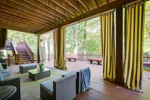 Private Deck | Outdoor Seating