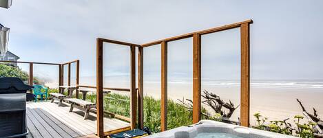 Ocean front hot tub, deck and cool decor inside make this house fabulous!