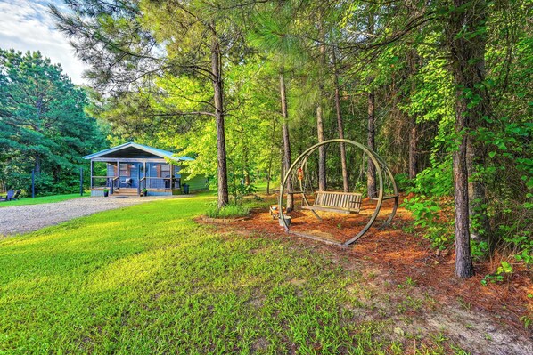 Broken Bow Vacation Rental | 1BR | 1BA | Stairs Required | 700 Sq Ft