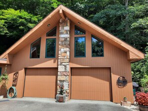 Front view of Water's View apartment above garage.