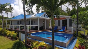 Lomani view from the garden and infinity pool