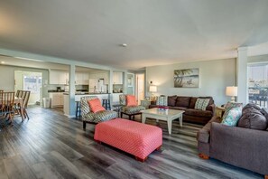 Mid-Level Living Room with Deck Access