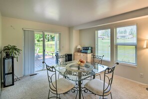 Dining Area | Dishware & Flatware